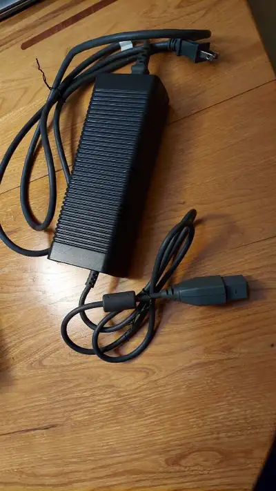 Adaptateur AC Microsoft OEM pour Xbox 360 150W, parfait pour remplacer votre bloc d'alimentation per...