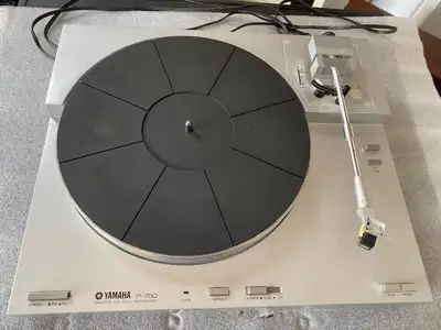 Yamaha P-750 turntable, View more
