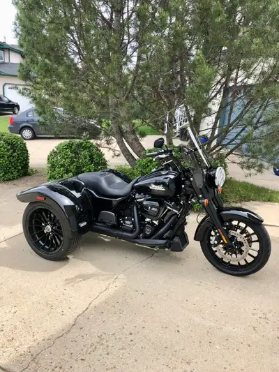 2023 Harley Davidson Free Wheeler Trike 10,000 km service done every 5000 km. mint shape All blacked...