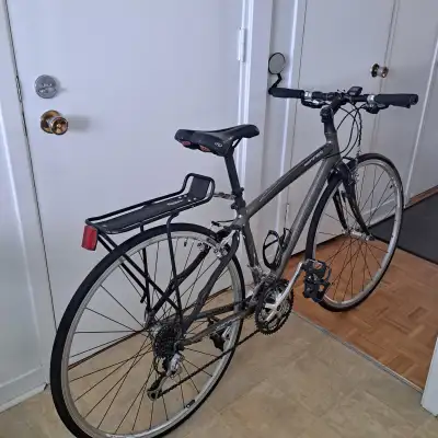 Vélo hybride Specialized performant., View more