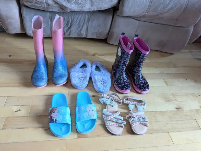 Souliers grandeur 2 filles in Kids & Youth in Laval / North Shore - Image 2