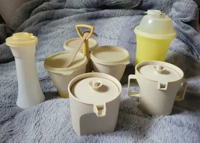 Lot divers de Tupperware vintage, View more