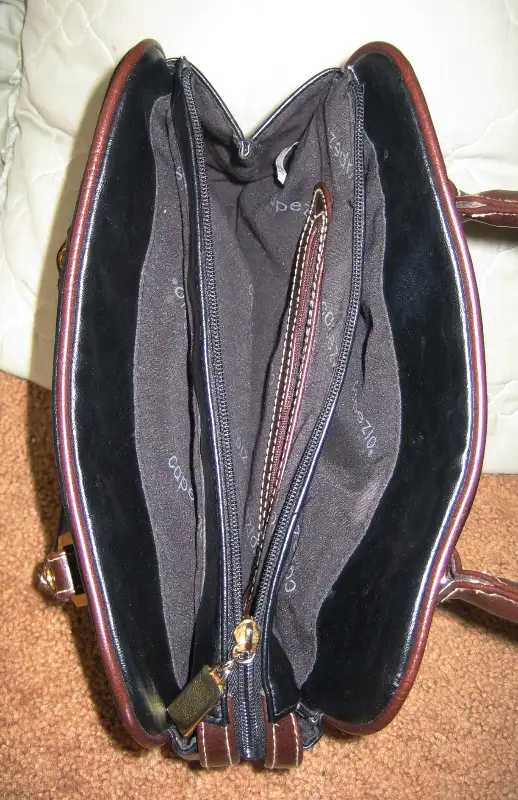 (DFU-053) WOMAN'S   HAND BAG   CAPEZIO in Women's - Bags & Wallets in City of Toronto - Image 4