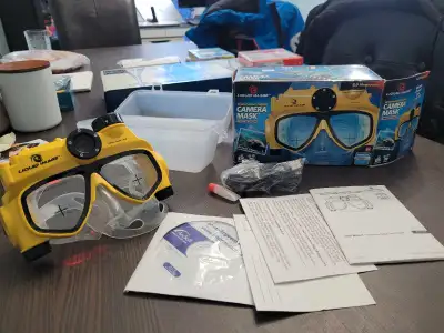 Liquid image underwater digital camera mask Explorer series complete in box. 5.0 megapixel underwate...