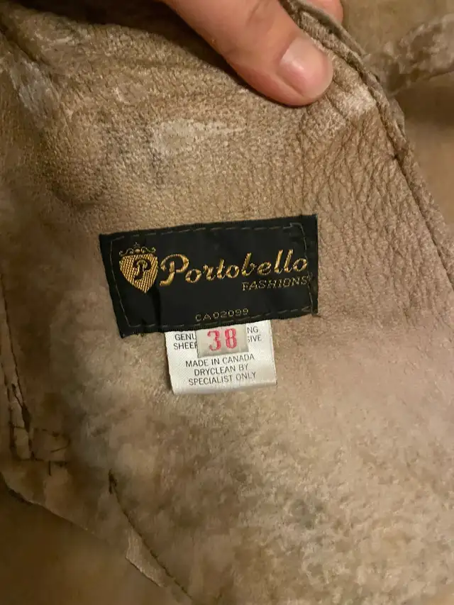 shearling coat jacket in Women's - Tops & Outerwear in Oakville / Halton Region - Image 10
