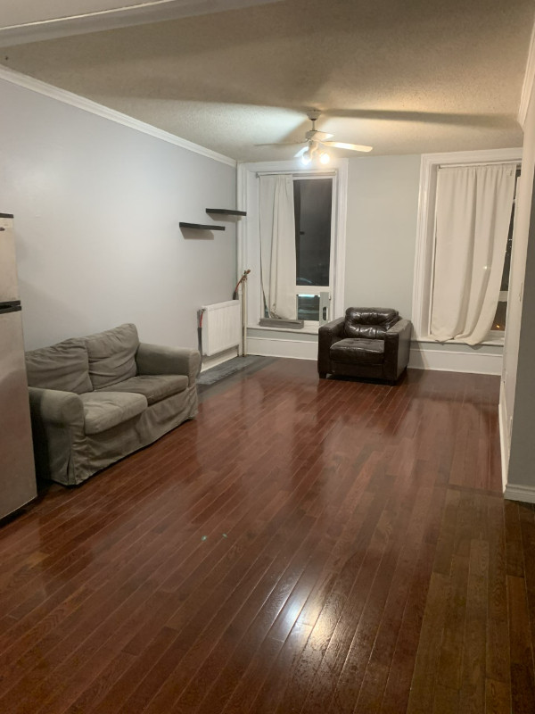 Large two bedrooms apt for rent in downtown Whitby at the 4 corn Long