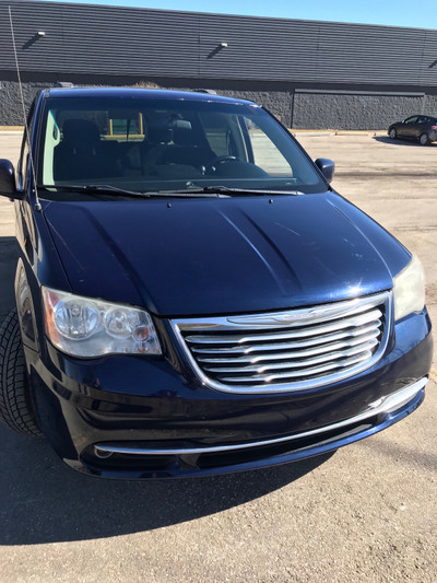 2013 Chrysler town and county touring 