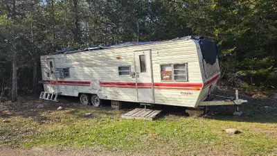 needs new tires 15inch, otherwise ready to go no leaks, winter tarp for protection, queen bed in fro...