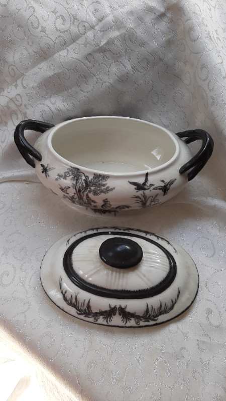 Old  French  Lidded Tureen in Kitchen & Dining Wares in City of Toronto - Image 2