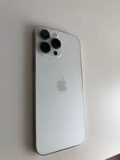 Iphone 13 pro max Blanc 128gb Batterie 79%