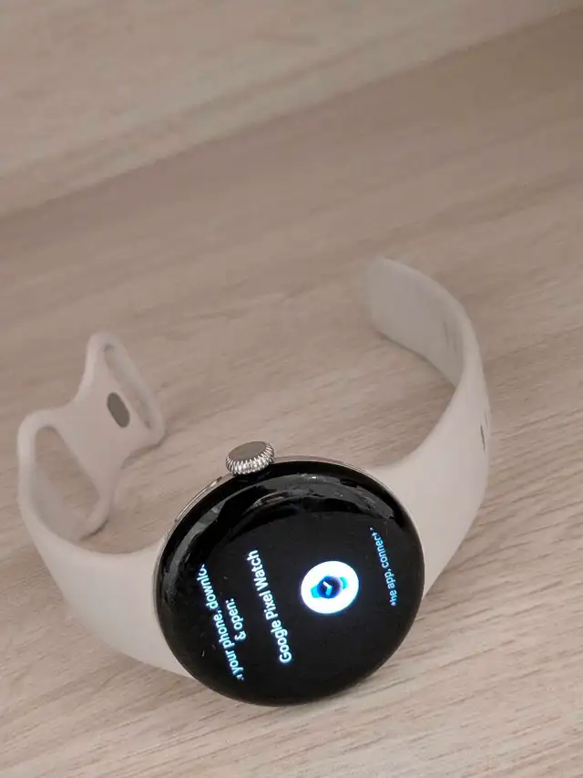 Pixel Watch 2, plus 3 in 1 charging stand in Jewellery & Watches in Markham / York Region - Image 2