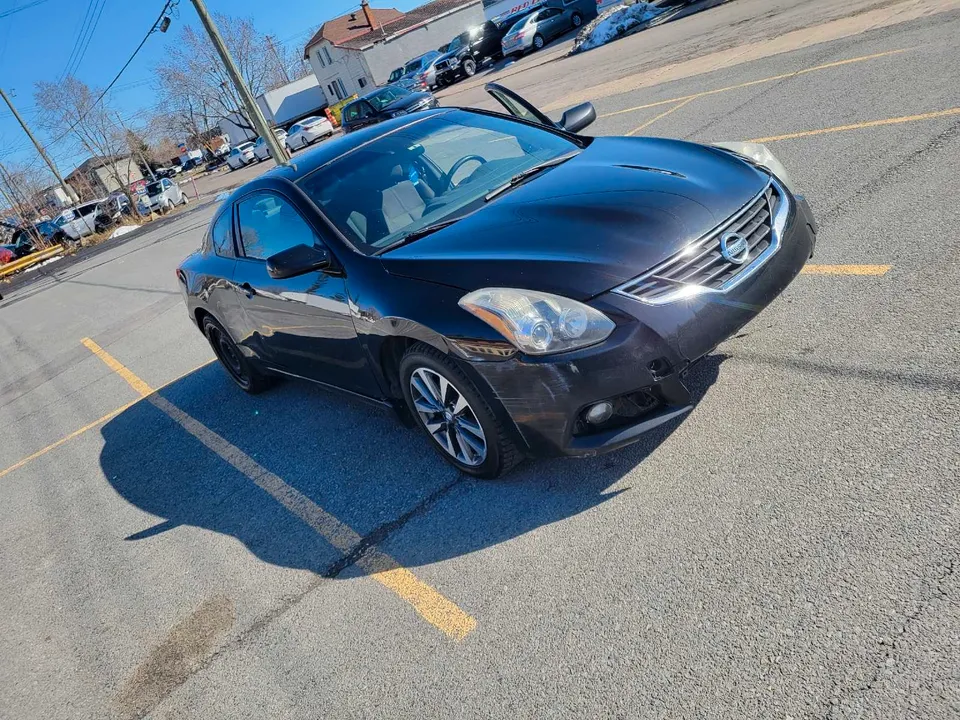 Nissan altima 2010 coupe