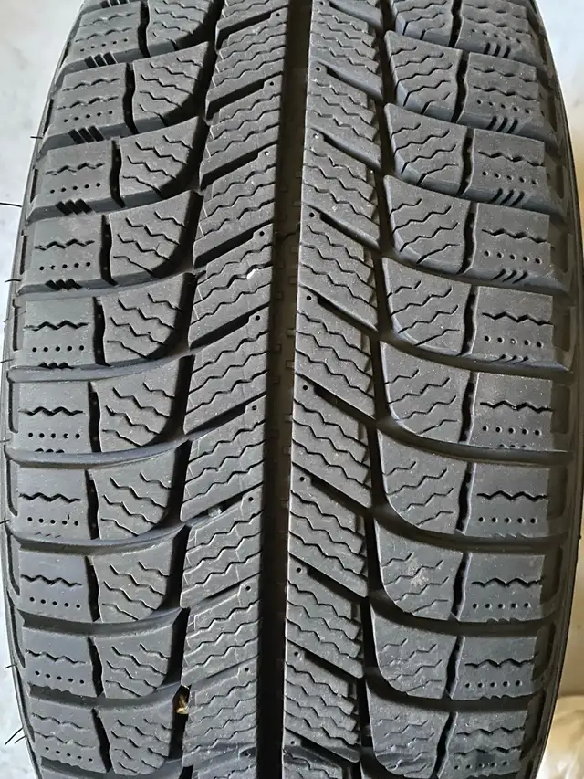 4 snow tires on rims 205/65/15  in Tires & Rims in Oshawa / Durham Region - Image 2