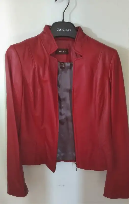 NEW! Danier red leather jacket. Veste en veritable cuire.63417636235011121