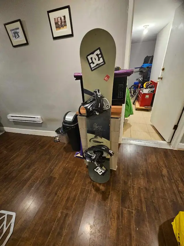 Snowboard and bindings in Snowboard in Delta/Surrey/Langley - Image 4