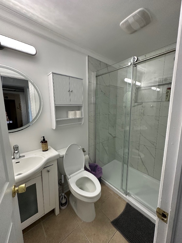 All inclusive! Bright spacious room for rent ByWard market area Room