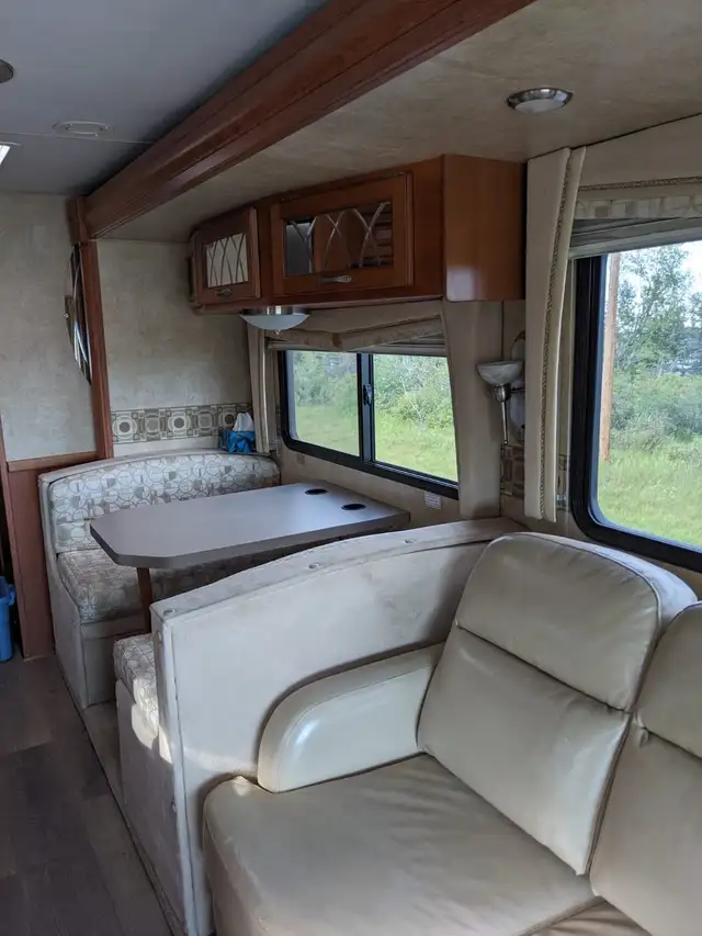 2010 Forest River RV GeorgeTown 350TS class A Motorhome & Bunks in Other in Calgary - Image 6