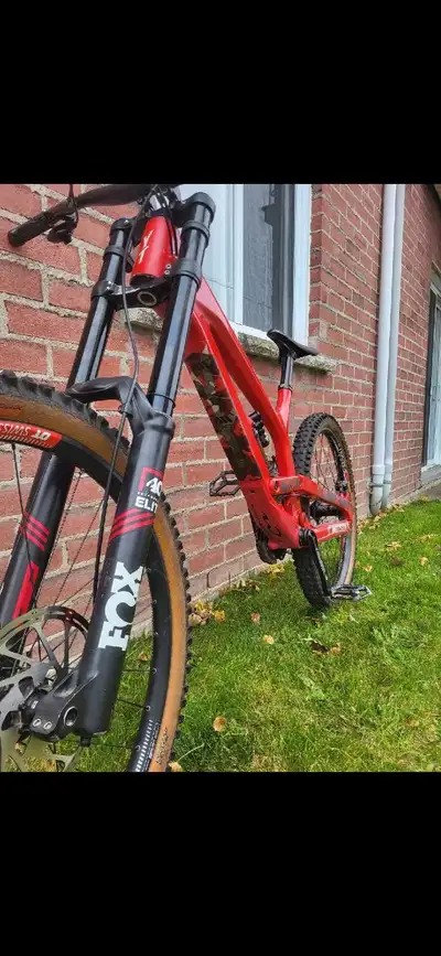 vélo de montagne YT TUES CF PRO, View more