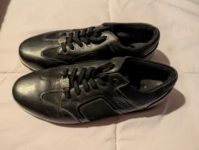 Size 40 men's runners, View more