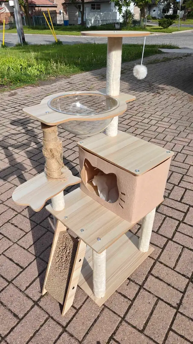 Cat Tree in Accessories in City of Toronto - Image 2