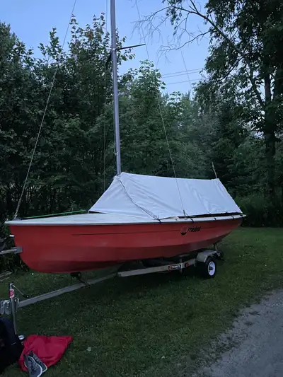 Beau Mistral 16 en excellente condition. Voiles en parfaite état. Tout les gréements sont récents. M...
