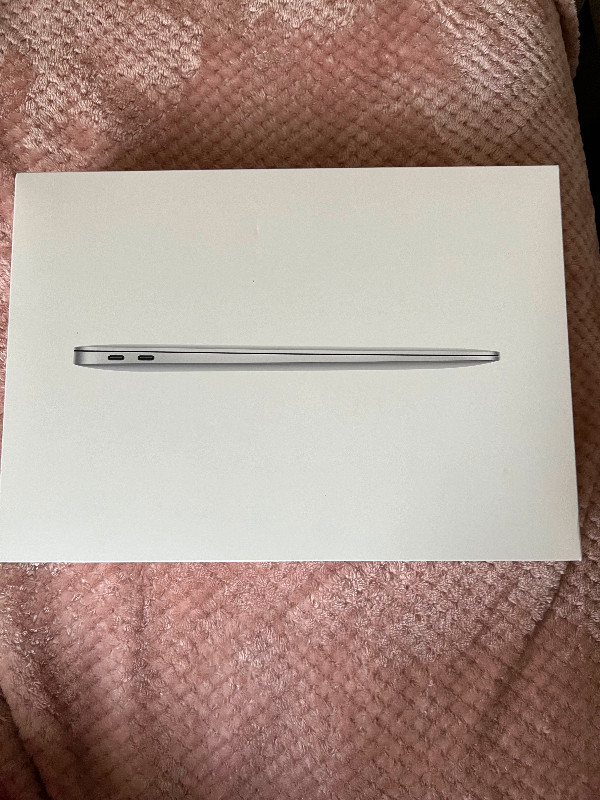 13.3’ MacBook Air 2020 in Laptops in Chatham-Kent