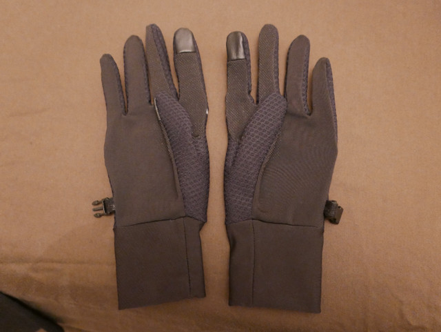 Canada Pooch’s Dog Walking Gloves (Ladies Size Small) in Women's - Other in Ottawa - Image 2