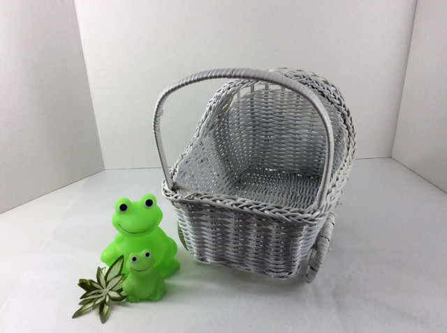 Vintage Style Mini Wicker Baby Carriage in Home Décor & Accents in Oshawa / Durham Region - Image 3