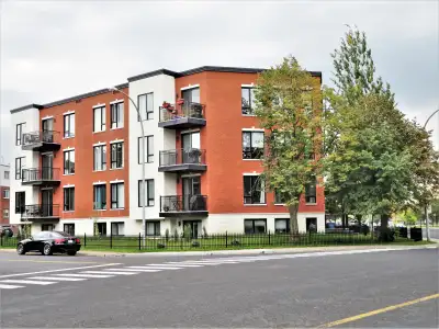CONDO 4 1/2 LONGUEUIL Libre 01 juillet, ascenseur, Magnifique complexe moderne situé juste en face d...