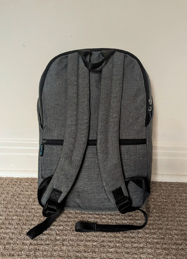 Small Daypack/Laptop Bag dans Accessoires pour portables  à Ouest de l’Île - Image 2