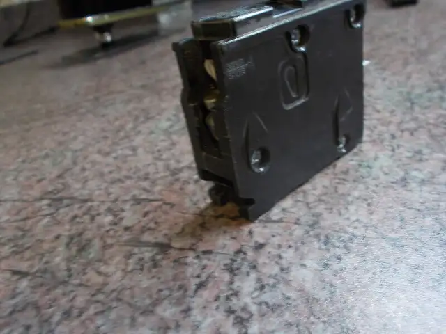 BQ1B015 - Siemens 15 Amp Single Pole 120V BQ Bolt-On Circuit Bre in Electrical in City of Montréal - Image 6