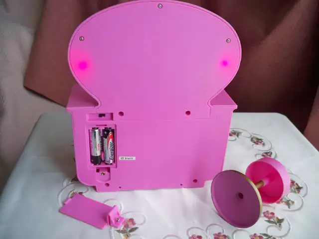 1997 Sailor Moon "Light-Up Dressing Table" Vanity in Box (Irwin) in Arts & Collectibles in Fredericton - Image 9