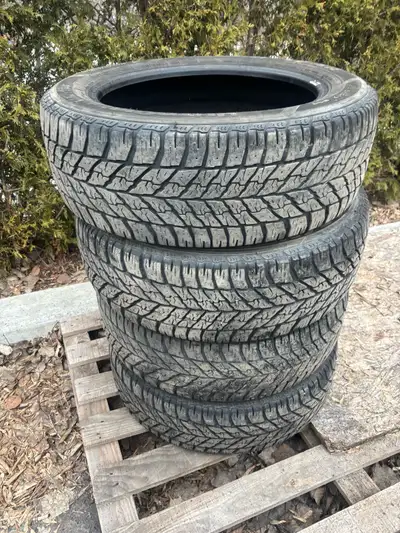 Set de 4 en bonne états Set of 4 in good shape 140$ ..: 4 Pneus