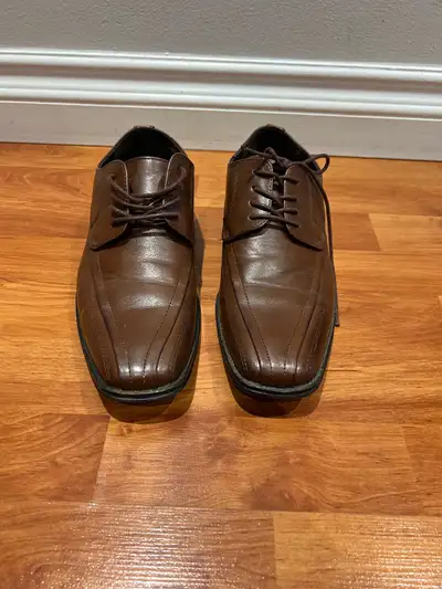 In good condition. Size 7. Pickup Finch & McCowan.