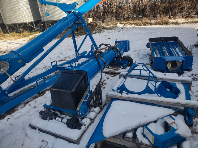 Brandt Loftness Truck unloader auger in Farming Equipment in Prince Albert