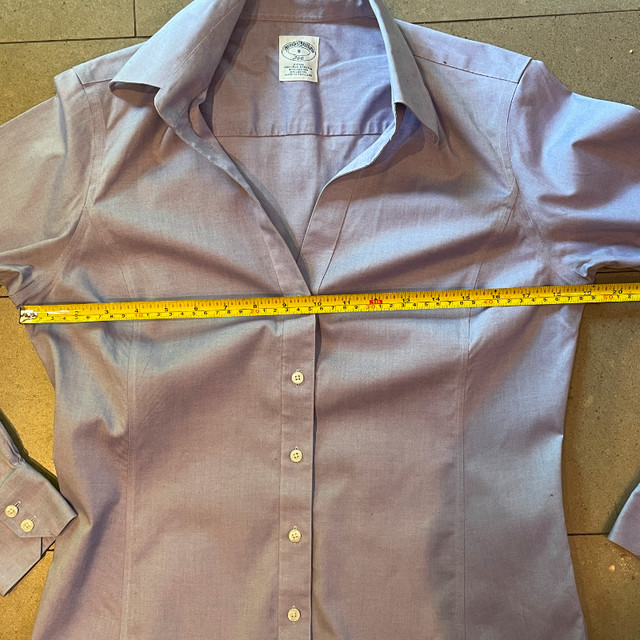 Brooks Brothers Lavender Purple Cotton Stretch dress shirt Sz.8 in Women's - Tops & Outerwear in City of Toronto - Image 4