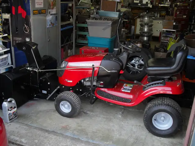 RÉDUIT: tracteur crafman 20 hp/souffleuse 48" neuf de 2008 NOS in Lawnmowers & Leaf Blowers in City of Montréal - Image 2