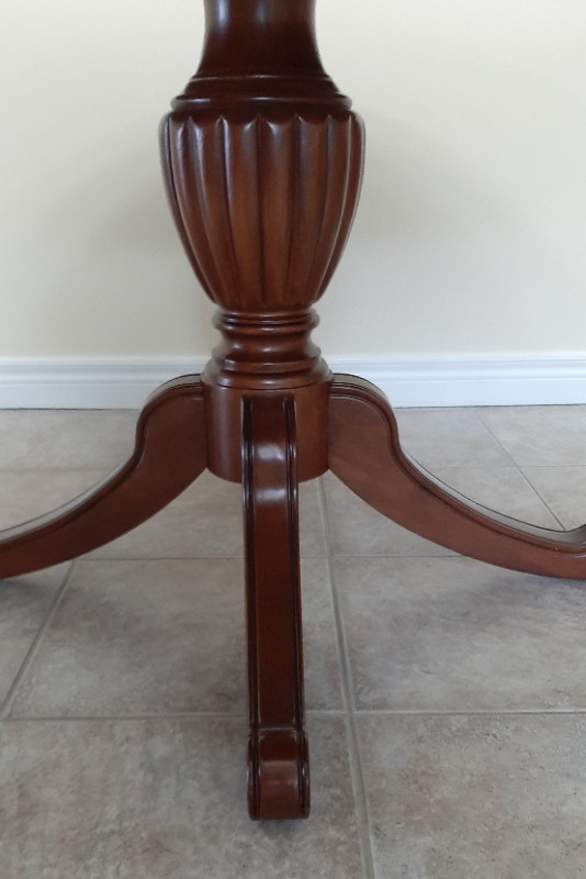 $240 KITCHEN/DINING TABLE - BOMBAY CO. - 48" in Garage Sales in Windsor Region - Image 3