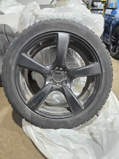 Set of 4 snow tires and rims for BMW X5. Bridgestone Blizzak. Manufactured 2018.