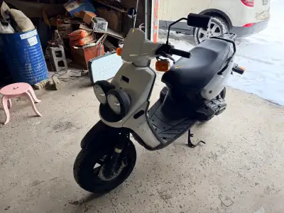 Selling my 2004 Yamaha BWS (Zuma) with 28,708 km on the odometer. This scooter has been heavily modi...