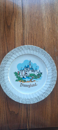 Disneyland collectible plate original.