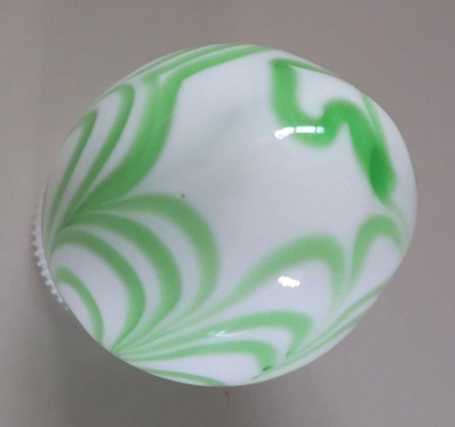 Vintage Blown Glass Egg with Green Swirls in Arts & Collectibles in Oshawa / Durham Region - Image 4