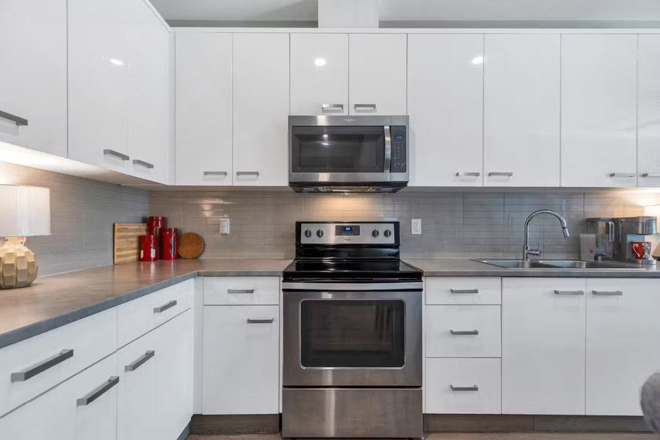 One bedroom and den apartment for rent 2