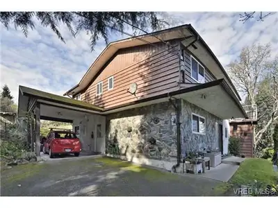 Unfurnished 2 bed 1 bath suite