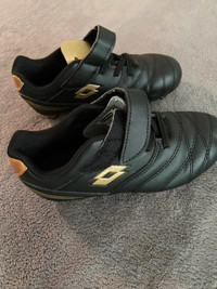 Soccer shoes