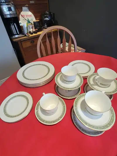 Beautiful 1970s Royal Doulton Rondelay dishes, View more