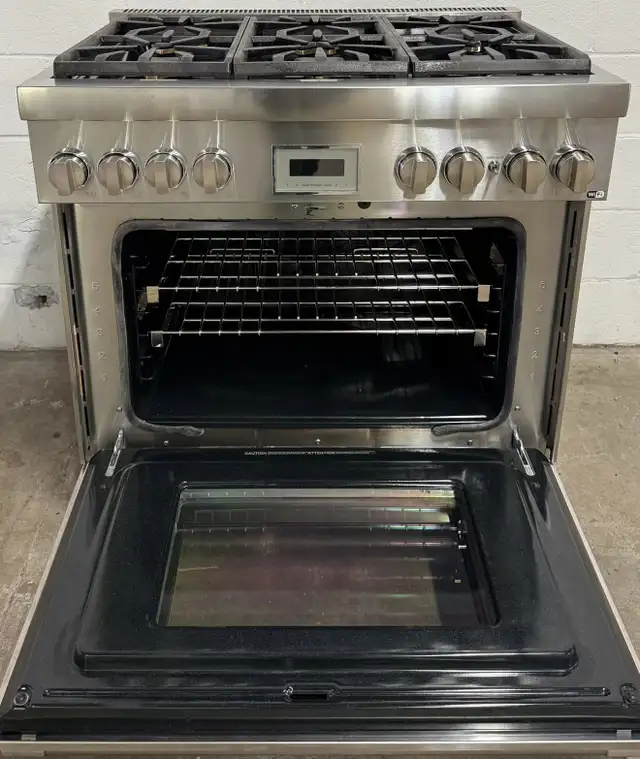SALE! Less than a year Gas Stove 36” inch  “THERMADOR”  in Stoves, Ovens & Ranges in City of Toronto - Image 3