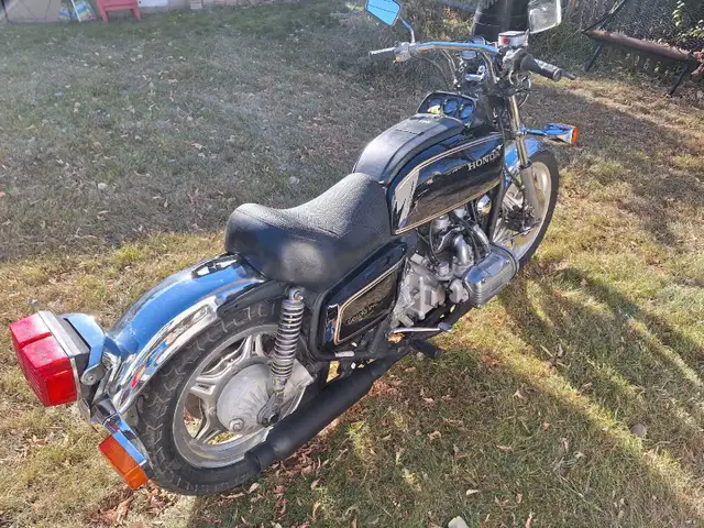Honda gold wing GL 1000 (1979) Model in Sport Touring in Calgary - Image 3