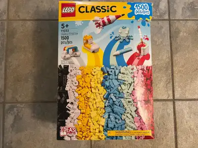 LEGO classic box bought in previous years but never opened. Box is damaged as seen in the pictures b...