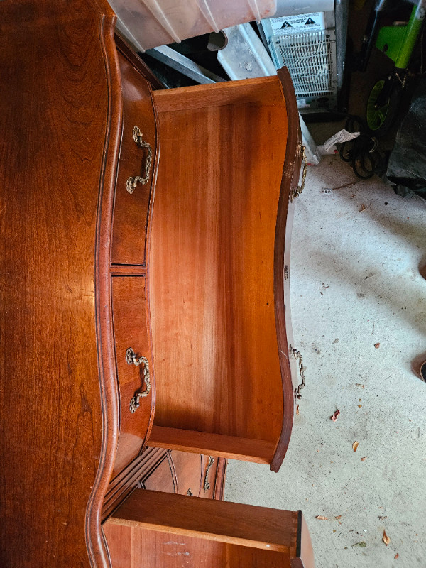 Antique replica dresser, great condition in Dressers & Wardrobes in Oakville / Halton Region - Image 4